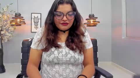 Snapshot of roxyvixen_ chatting on November 2025 03:31:01 AM Roxy Vixen  online show from November 2025 03:31:01 AM