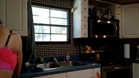 royaltycakes_00 online show from October 2025 05:58:02 PM