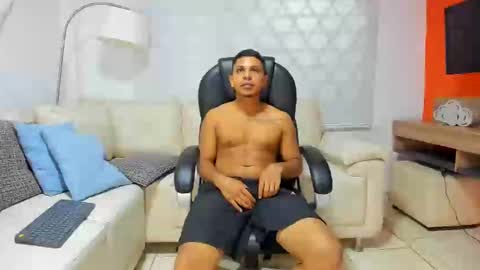 Snapshot of rubenxxx_marquezzz chatting on October 2025 02:01:02 AM RUBEN online show from October 2025 02:01:02 AM