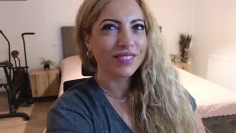 Snapshot of ruby_fit chatting on November 2025 01:59:01 AM Ruby online show from November 2025 01:59:01 AM