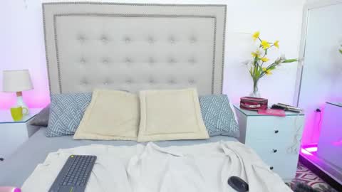 rubyreyes online show from October 2025 01:48:02 PM