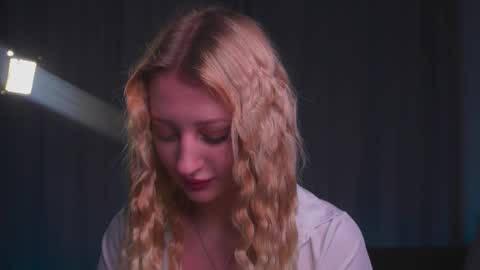 Mila online show from October 2025 03:09:02 PM