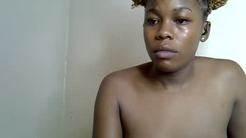 Snapshot of ruemiles chatting on October 2025 11:49:02 PM Rue online show from October 2025 11:49:02 PM