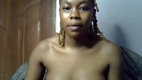 Snapshot of ruemiles chatting on October 2025 12:41:02 AM Rue online show from October 2025 12:41:02 AM