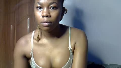 Snapshot of ruemiles chatting on October 2025 06:50:02 AM Rue online show from October 2025 06:50:02 AM