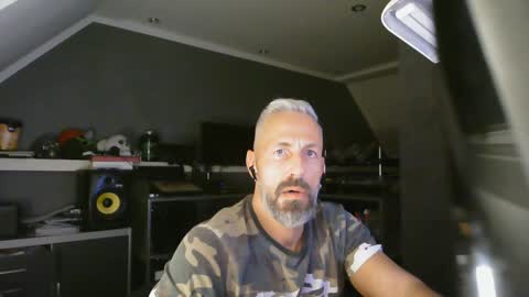 Snapshot of ruffi77 chatting on January 2025 04:06:01 PM Chico que rico Caliente online show from January 2025 04:06:01 PM