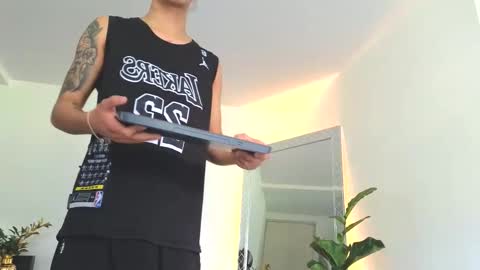  R U S S E L L  online show from September 2025 12:54:02 PM