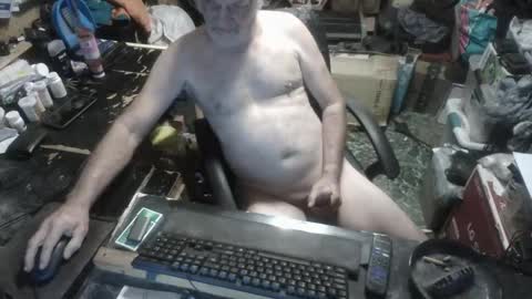 Snapshot of russtenail21 chatting on September 2025 05:58:01 PM Russtenail21 online show from September 2025 05:58:01 PM