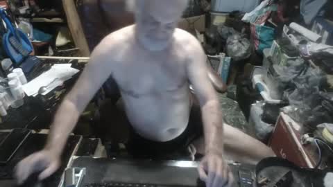 Snapshot of russtenail21 chatting on October 2025 09:05:02 PM Russtenail21 online show from October 2025 09:05:02 PM