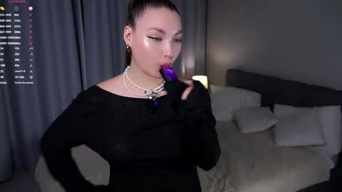 Emma online show from September 2025 01:23:02 PM
