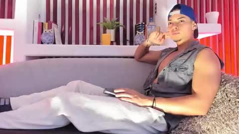 Snapshot of ryangreys01 chatting on October 2025 03:37:02 AM Ryan online show from October 2025 03:37:02 AM