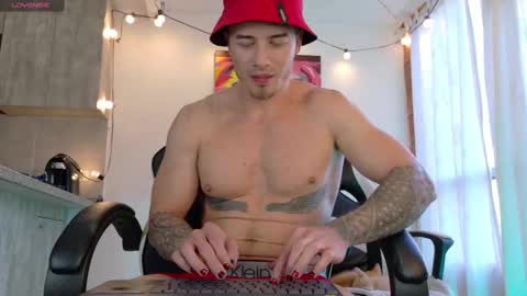 Snapshot of ryann_blue_ chatting on October 2025 10:04:02 PM Ryan Blue ig ryannblue online show from October 2025 10:04:02 PM