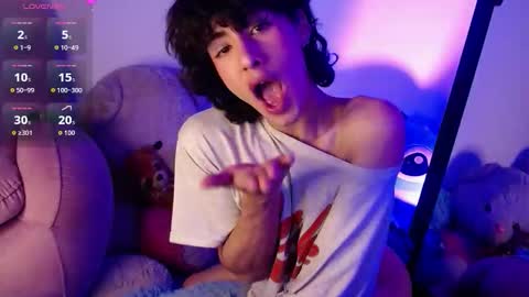 Snapshot of saanti_foxs chatting on November 2025 12:44:01 AM Santi online show from November 2025 12:44:01 AM