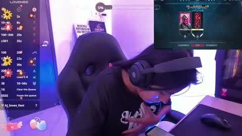 Angie  online show from October 2025 06:06:01 PM