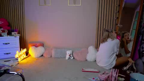 SabrinaJade online show from September 2025 05:07:02 AM