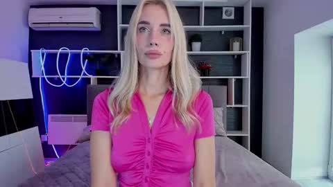 Sabrina online show from October 2025 12:03:02 PM