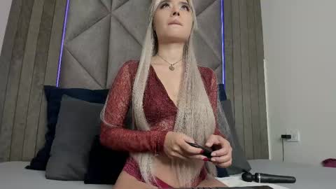 S A B R I N A  online show from January 2025 11:37:01 AM