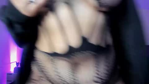 Snapshot of sabrinav_ chatting on November 2025 11:32:02 AM Sabrina online show from November 2025 11:32:02 AM