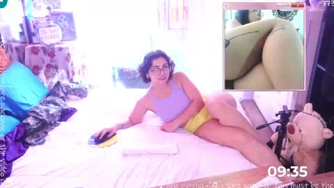 Snapshot of safaeri chatting on October 2025 07:44:02 PM Safa online show from October 2025 07:44:02 PM