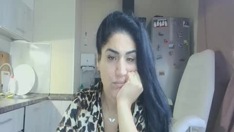 Snapshot of safari_xx chatting on November 2025 10:47:02 AM Queen online show from November 2025 10:47:02 AM