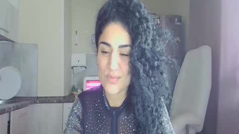 Snapshot of safari_xx chatting on November 2025 12:22:01 PM Queen online show from November 2025 12:22:01 PM