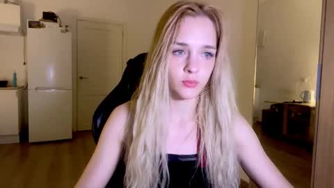 Snapshot of sailormoon666_ chatting on October 2025 11:02:02 PM Sofia online show from October 2025 11:02:02 PM