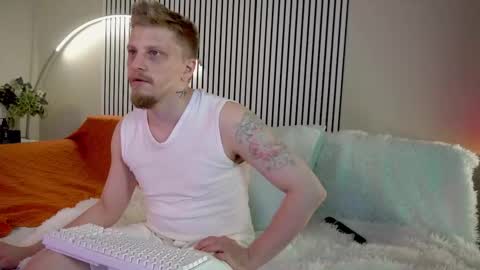 saint__vicious online show from October 2025 08:26:01 PM