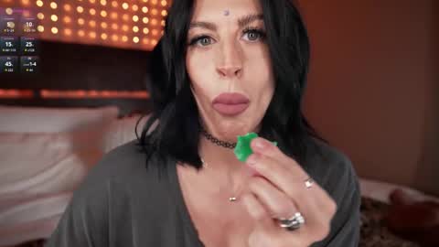 Snapshot of saintjade chatting on November 2025 04:25:02 AM saintjade online show from November 2025 04:25:02 AM