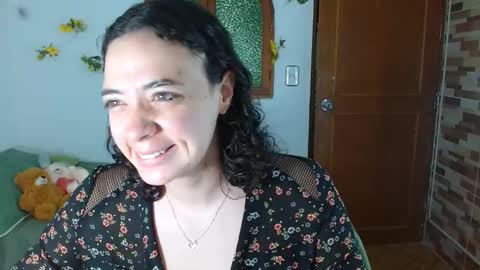 crisma online show from October 2025 09:02:01 PM