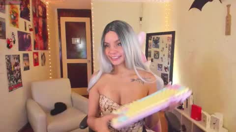 sakura_of online show from September 2025 11:23:02 AM