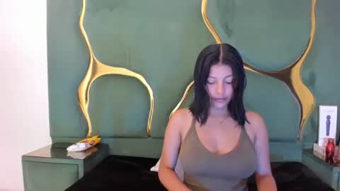 salmaportman_ online show from October 2025 03:45:02 AM