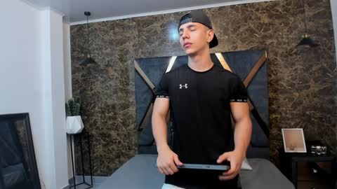 Snapshot of salvatore_damore chatting on January 2025 11:25:01 AM SALVATORE online show from January 2025 11:25:01 AM