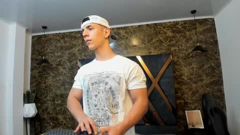 Snapshot of salvatore_damore chatting on January 2025 02:13:01 PM SALVATORE online show from January 2025 02:13:01 PM