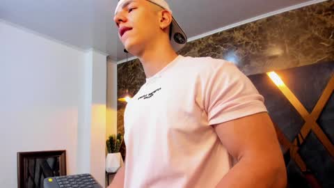 Snapshot of salvatore_damore chatting on January 2025 11:11:01 AM SALVATORE online show from January 2025 11:11:01 AM