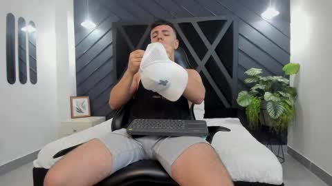 Snapshot of salvatore_damore chatting on February 2025 05:41:02 PM SALVATORE online show from February 2025 05:41:02 PM