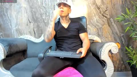 Snapshot of salvatore_damore chatting on September 2025 11:12:02 AM SALVATORE online show from September 2025 11:12:02 AM