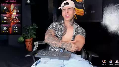 Snapshot of salvatore_damore chatting on November 2025 05:34:02 PM SALVATORE online show from November 2025 05:34:02 PM