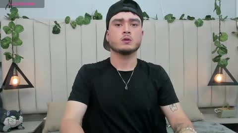 Snapshot of salvatore_muller chatting on November 2025 04:44:02 AM Salvatore online show from November 2025 04:44:02 AM