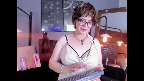 Snapshot of samantha_mature56 chatting on September 2025 03:22:01 AM Sam online show from September 2025 03:22:01 AM