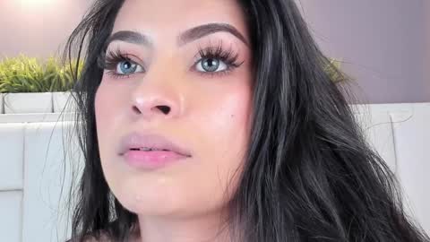 Snapshot of samanthaa_22_ chatting on February 2025 09:46:01 AM Samanthaa online show from February 2025 09:46:01 AM