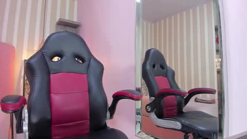    online show from October 2025 07:45:02 PM