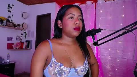 Samantha Bloom  online show from December 2024 11:40:02 AM