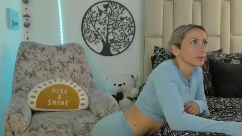 Snapshot of samanthaxmami chatting on February 2025 08:08:02 PM Samixmami online show from February 2025 08:08:02 PM