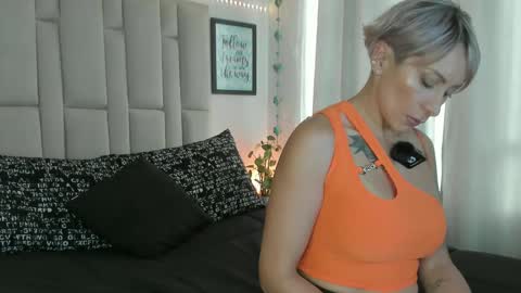 Snapshot of samanthaxmami chatting on February 2025 10:08:02 PM Samixmami online show from February 2025 10:08:02 PM