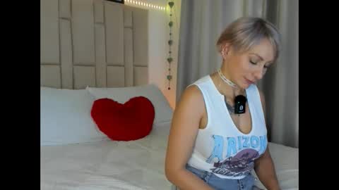 Snapshot of samanthaxmami chatting on March 2025 10:32:02 PM Samixmami online show from March 2025 10:32:02 PM