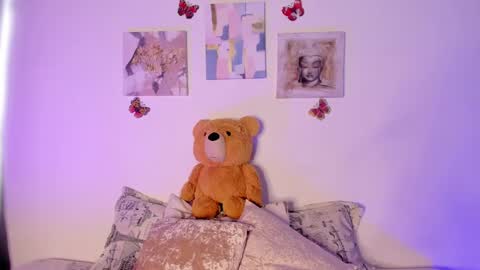 Snapshot of samara_jonnes_ chatting on February 2025 07:46:01 PM Samara is my name a pleasure delighted that you are here leave your thumb up it is important to me online show from February 2025 07:46:01 PM