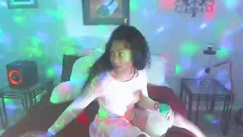 Snapshot of samatha1998 chatting on January 2025 04:01:02 AM Yaya online show from January 2025 04:01:02 AM