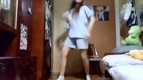 Snapshot of samiravilmont chatting on October 2025 03:40:02 PM Mira online show from October 2025 03:40:02 PM