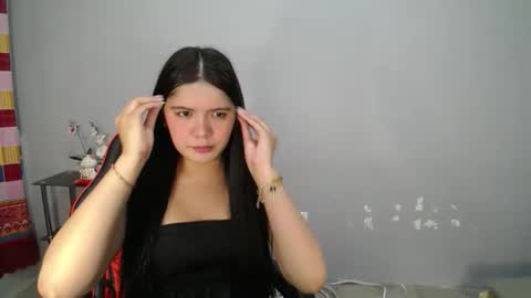 Snapshot of sampaguita_pinayxx chatting on November 2025 11:33:02 AM SOFIA online show from November 2025 11:33:02 AM