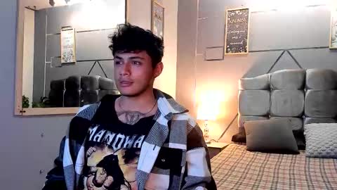 samu_lara online show from September 2025 12:32:01 PM